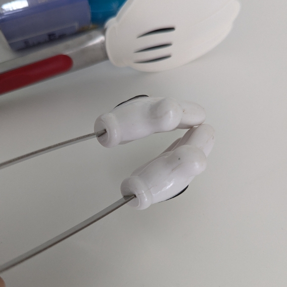 7 Pc BUNDLE Best of Mickey Mouse Kitchen Gadgets Disney Park Iconic Gloves - Picture 11 of 15